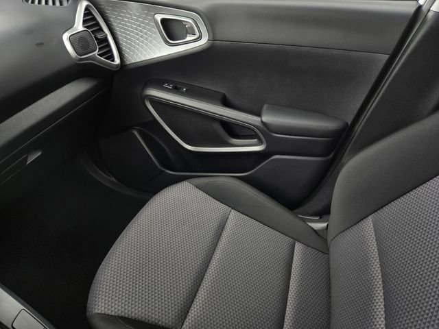 Used 2025 Kia Soul LX image 27