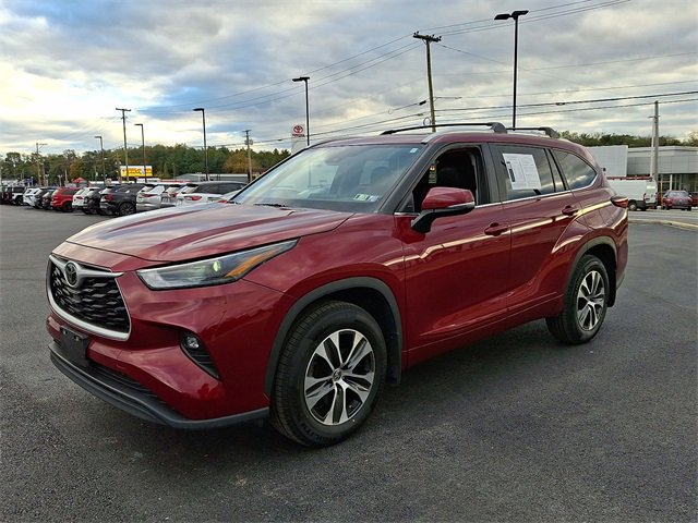 Used 2023 Toyota Highlander XLE image 6