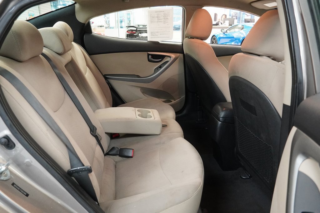Used 2015 Hyundai Elantra SE image 27