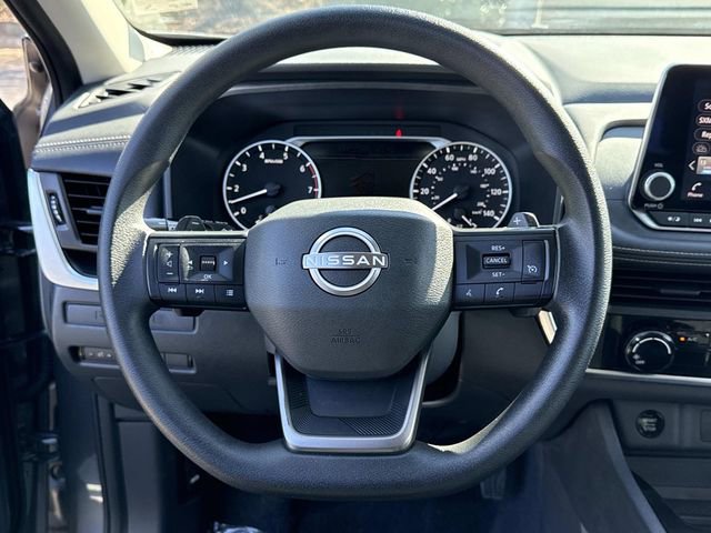 Used 2025 Nissan Rogue S image 18