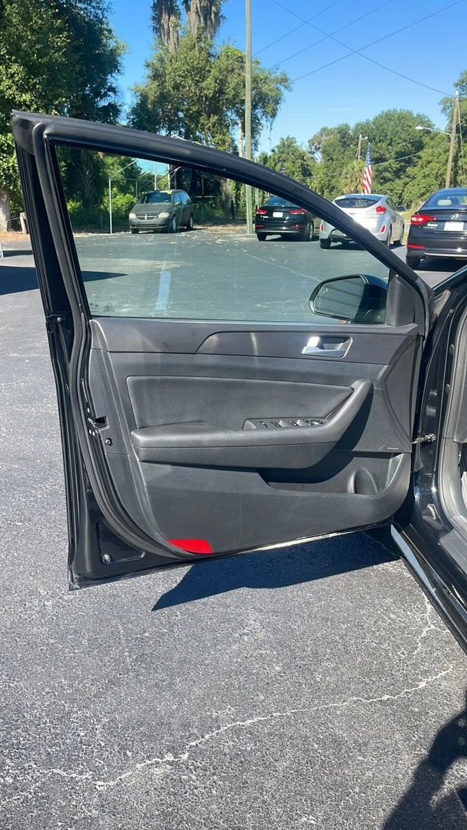 Used 2015 Hyundai Sonata SE w/ Option Group 09 FWD image 10