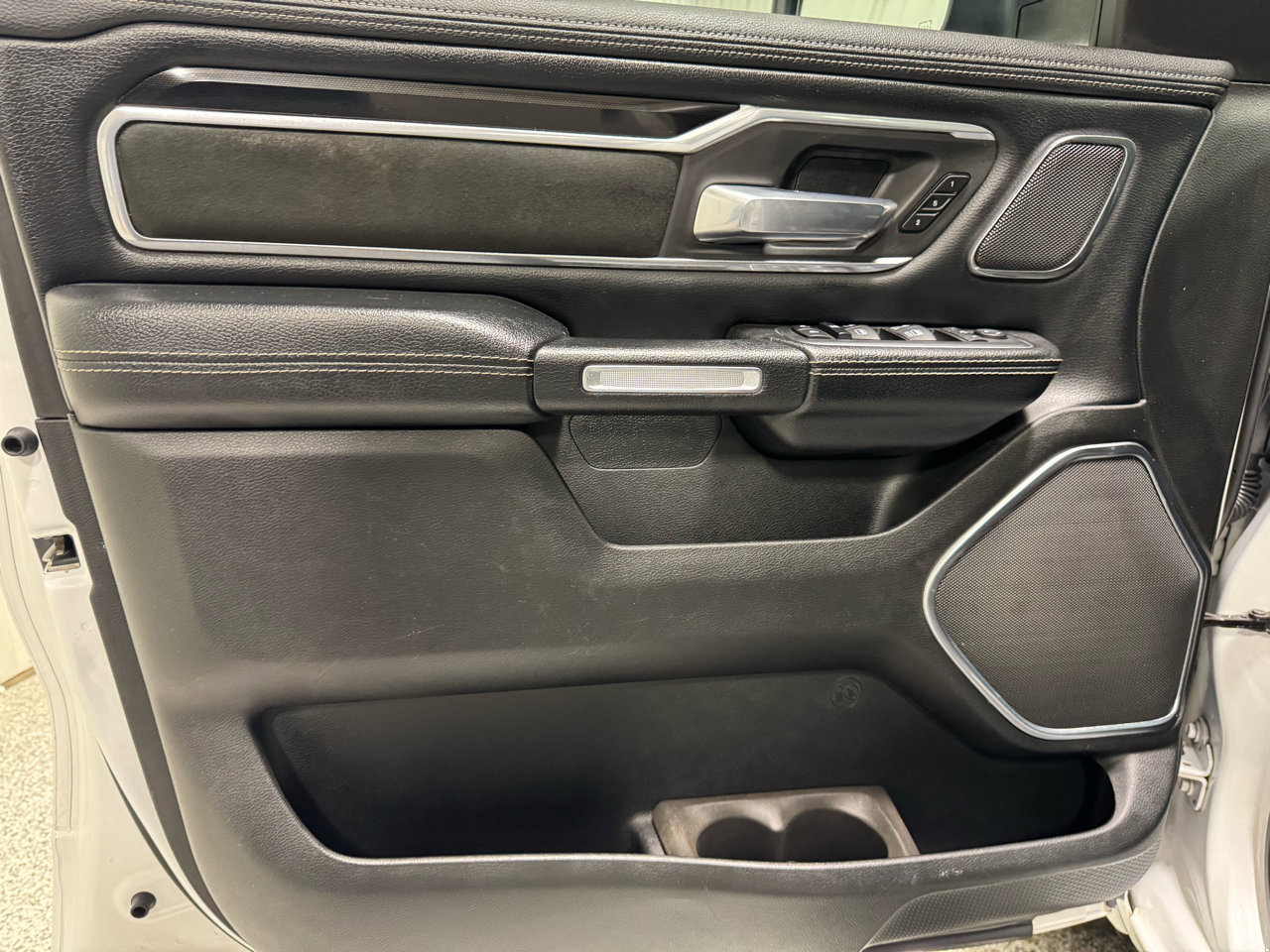 Used 2019 RAM 1500 Laramie image 25