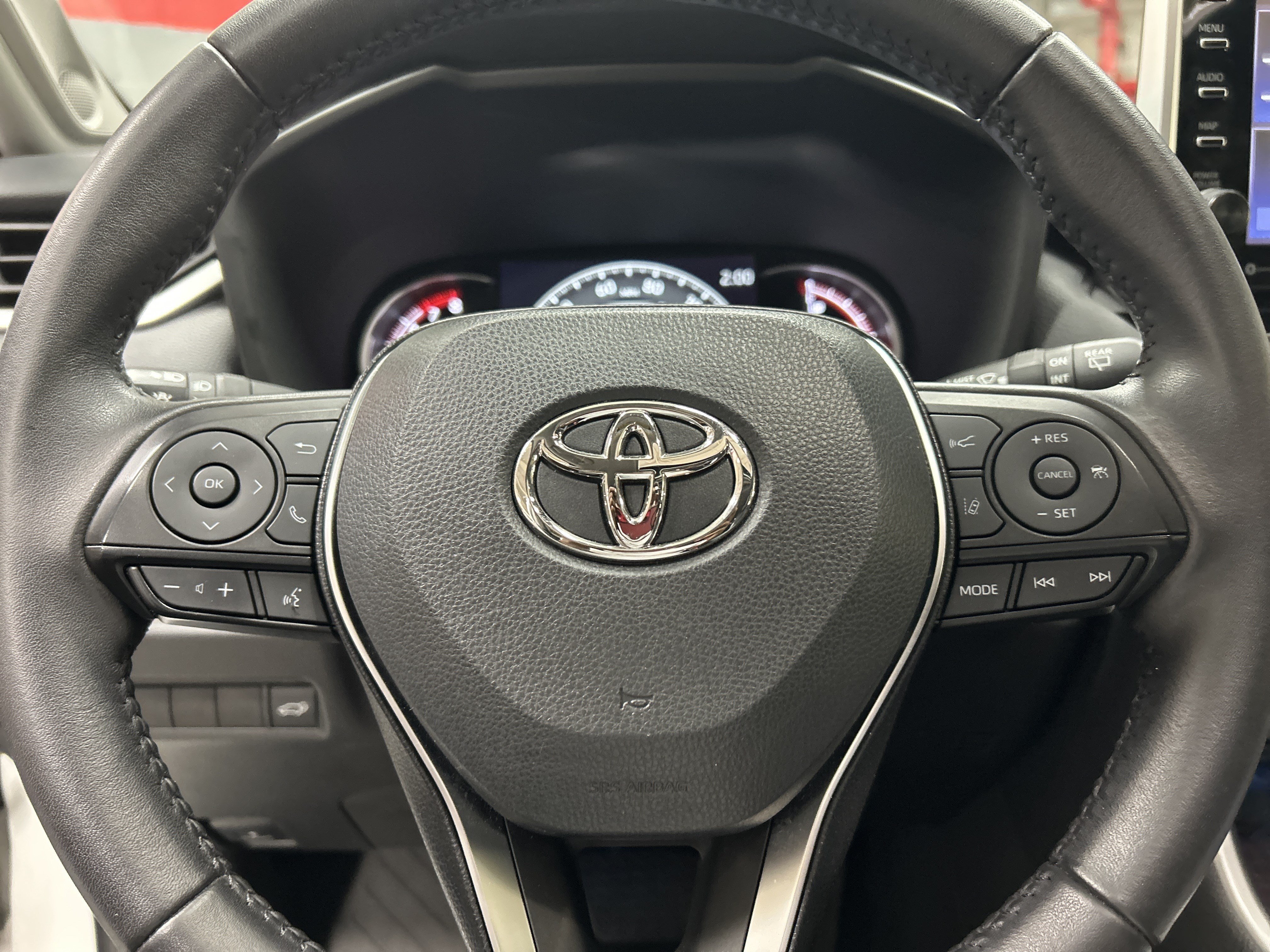 Used 2022 Toyota RAV4 Limited FWD image 2