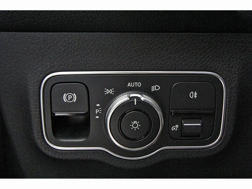 Used 2024 Mercedes-Benz GLB 35 AMG 4MATIC image 9