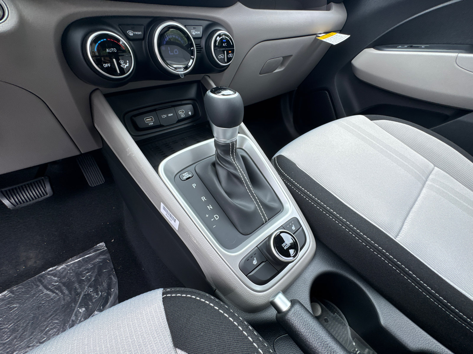 New 2026 Hyundai Venue SEL FWD image 31