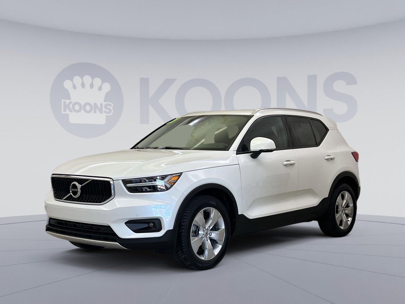 Used 2021 Volvo XC40 T5 Momentum w/ Premium Package image 1