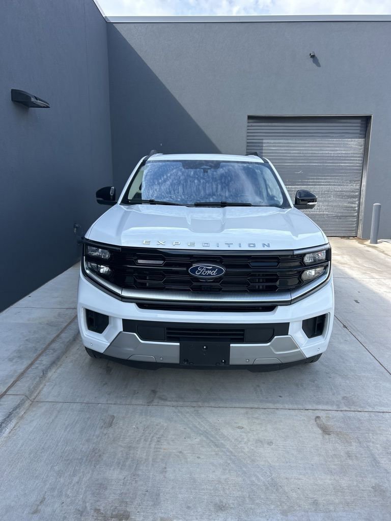 Used 2025 Ford Expedition Max Platinum AWD/4WD image 2