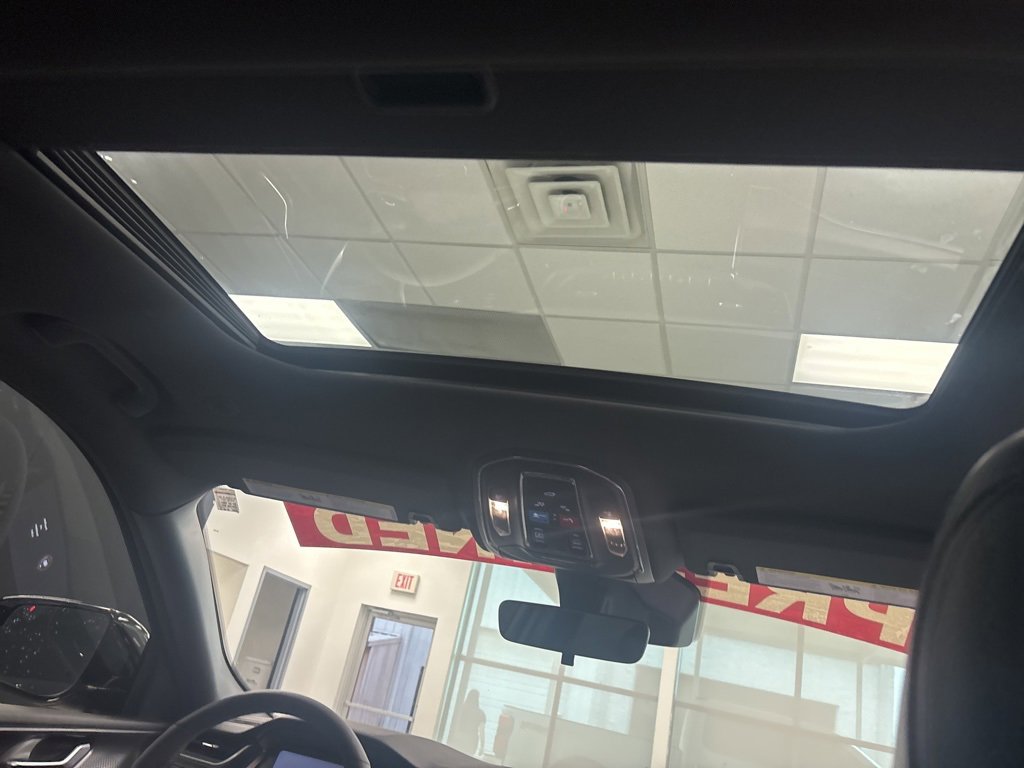 Used 2025 Jeep Grand Cherokee Altitude image 13