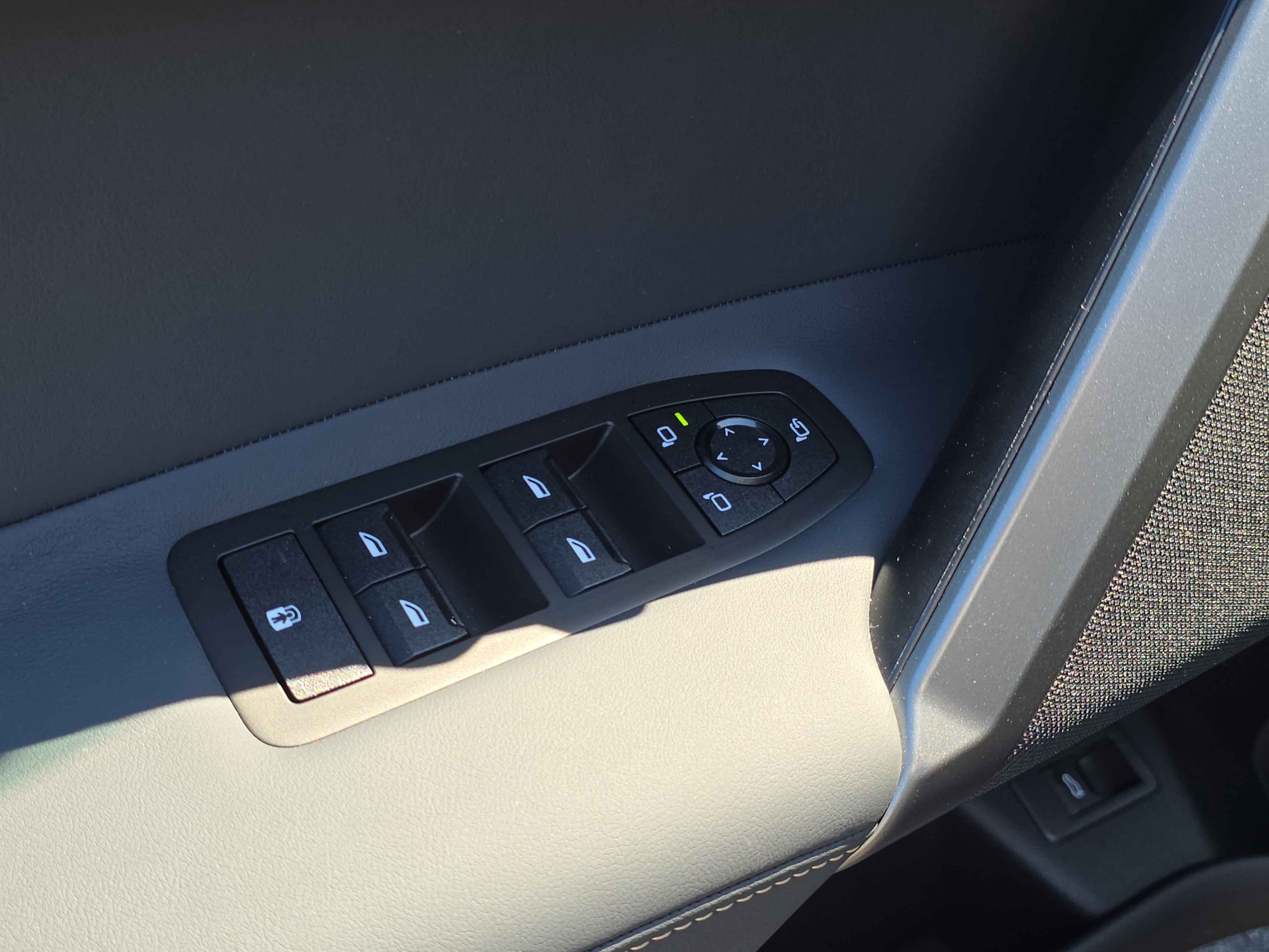 New 2026 BMW iX xDrive60 w/ M Sport Package image 18