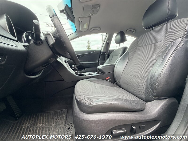 Used 2012 Hyundai Sonata SE FWD image 11