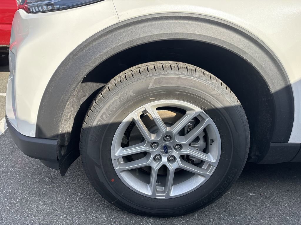 Used 2025 Ford Explorer Active w/ Active Comfort Package image 18