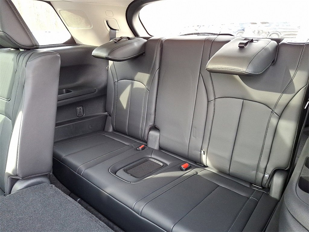 Certified 2025 INFINITI QX60 Luxe image 12