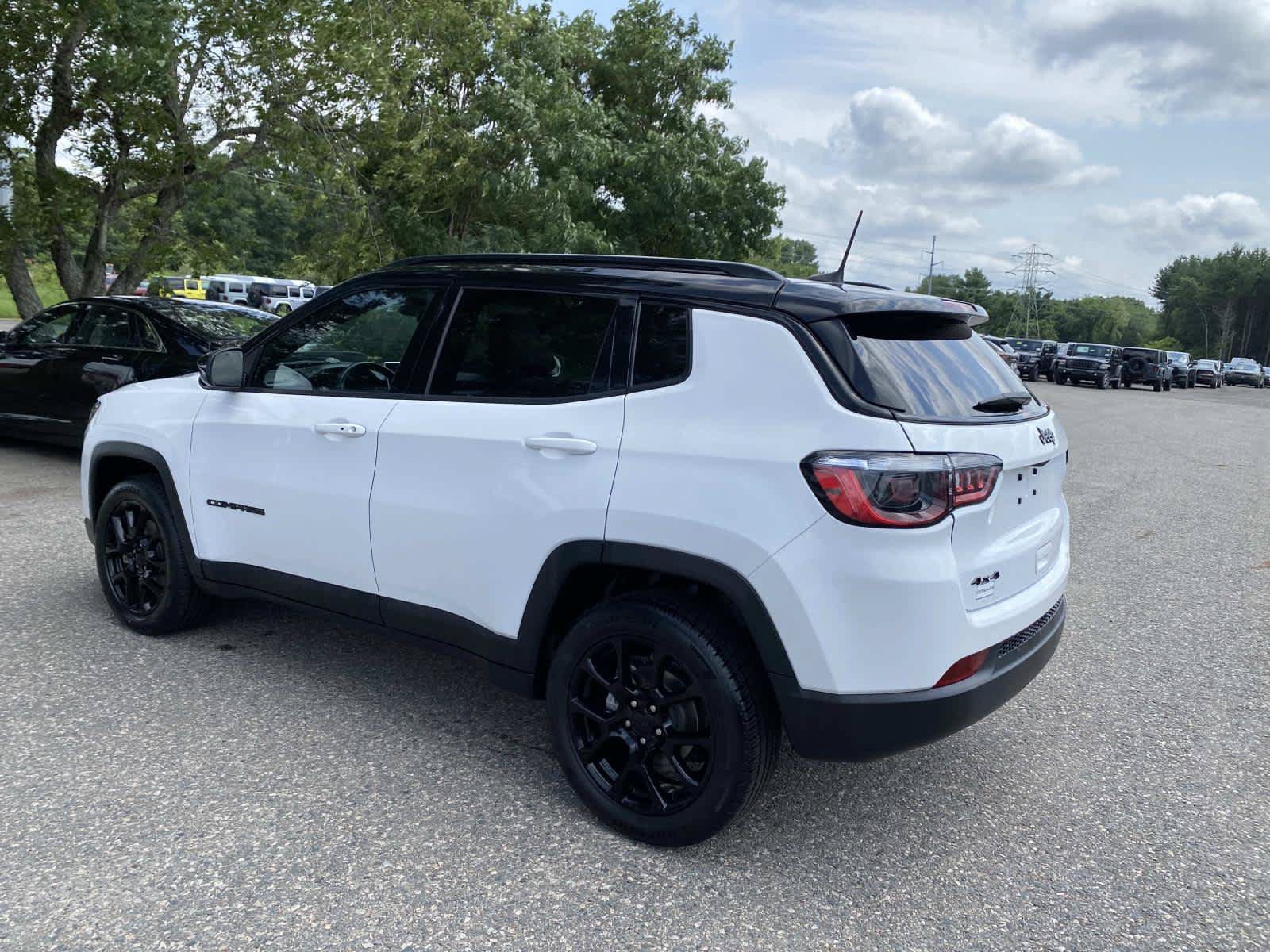 Certified 2022 Jeep Compass Latitude w/ Sun and Sound Group AWD/4WD image 6