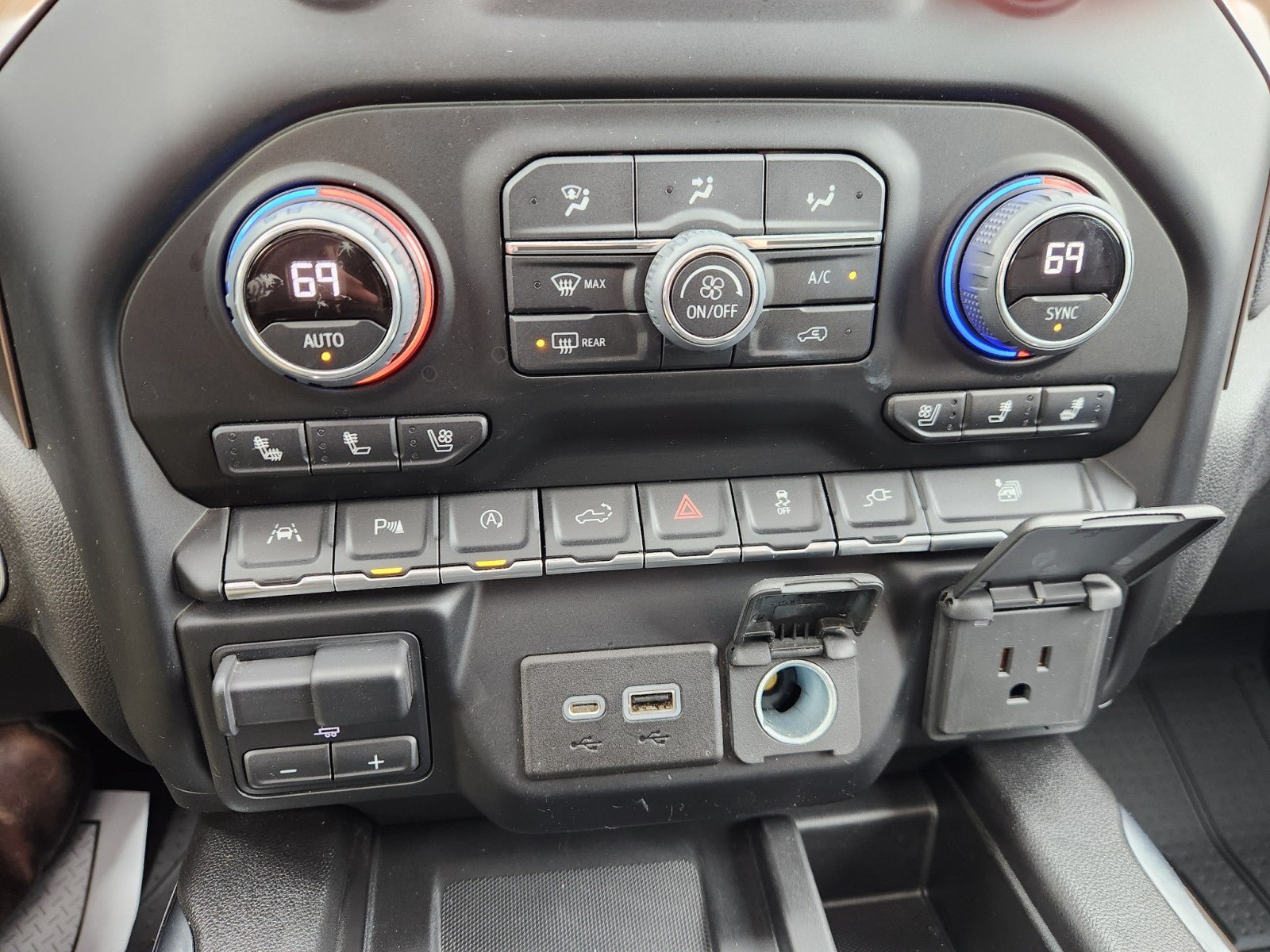Used 2022 Chevrolet Silverado 1500 High Country AWD/4WD image 50