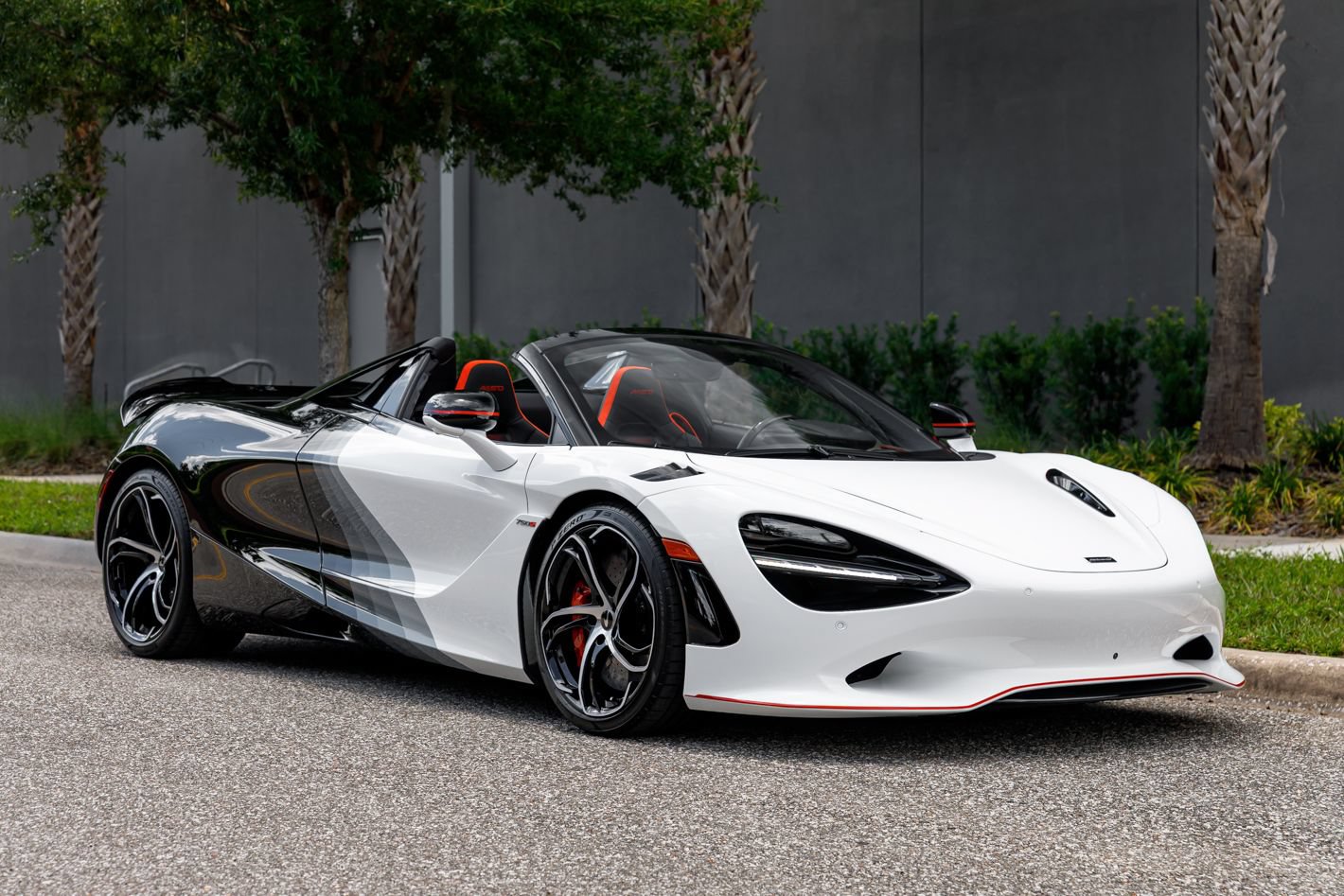 Used 2024 McLaren 750S Spider RWD image 24