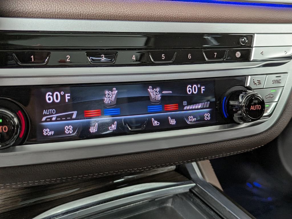 Used 2021 BMW 750i xDrive w/ Luxury Rear Seating Package AWD/4WD image 23