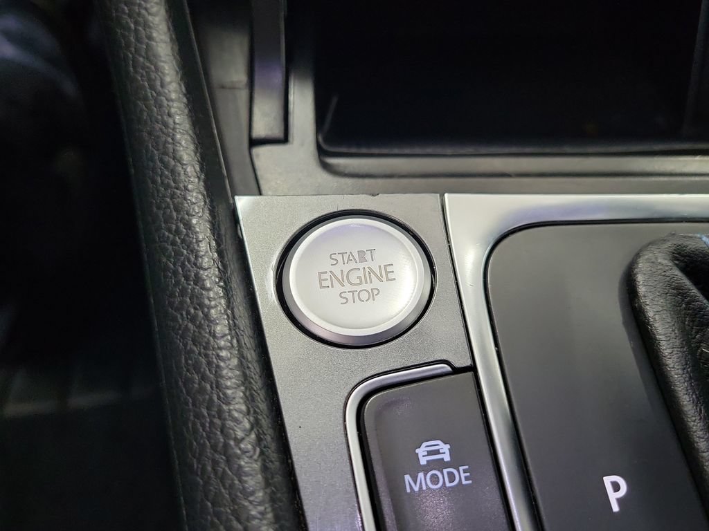 Used 2016 Volkswagen e-Golf SEL Premium FWD image 30