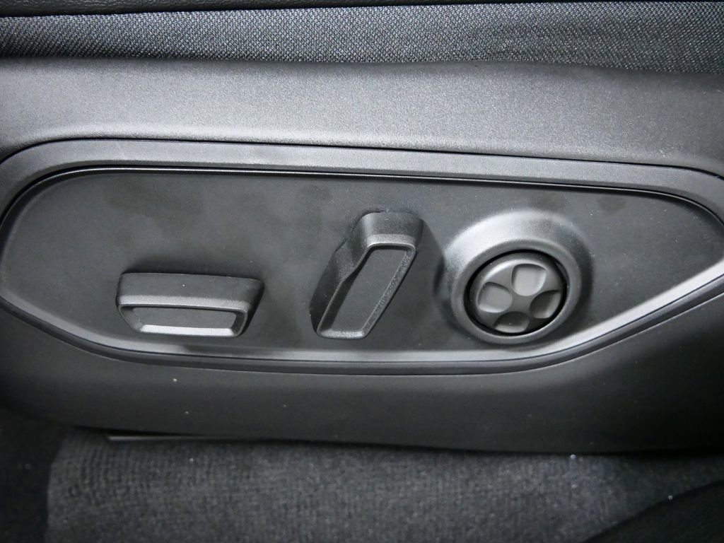 Certified 2024 Jeep Grand Cherokee Altitude image 37