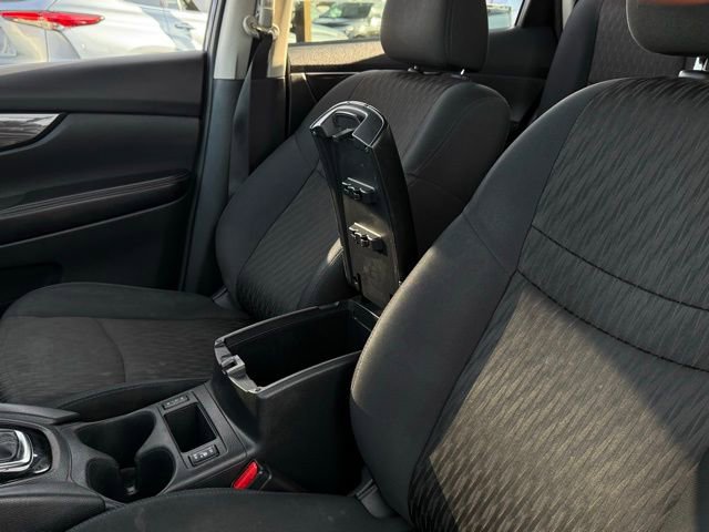 Used 2019 Nissan Rogue S image 29