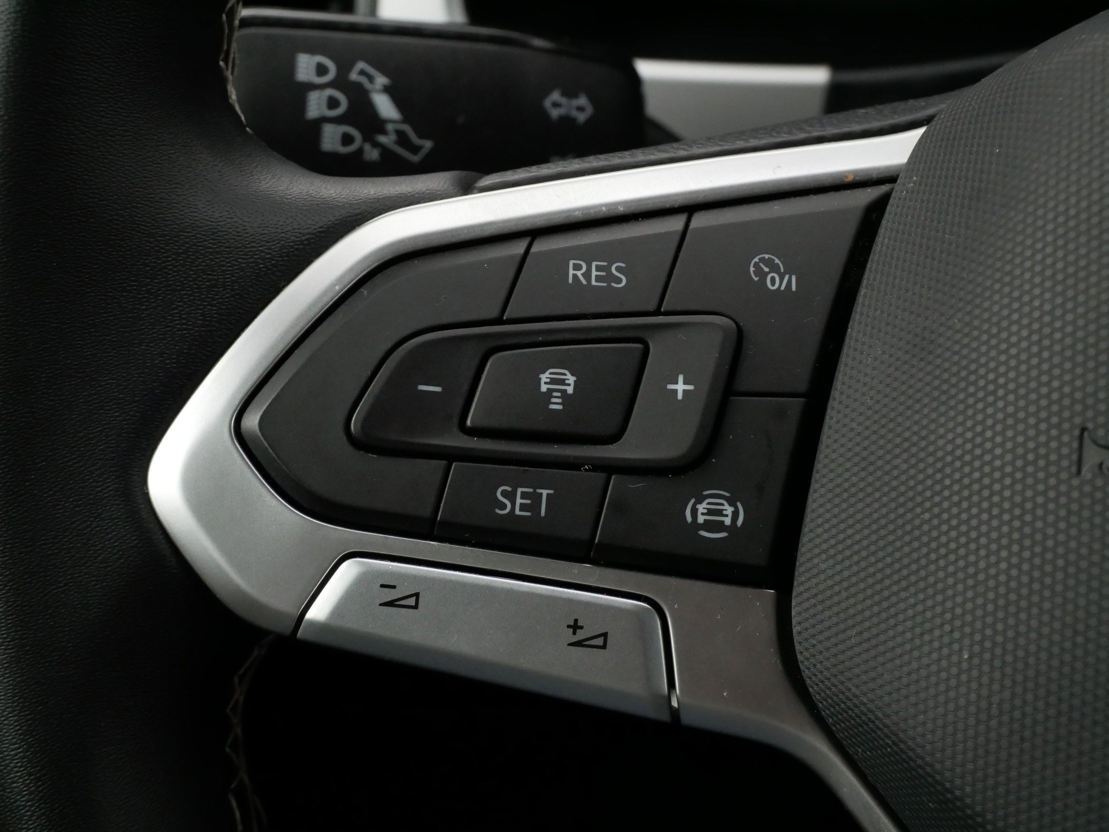 Certified 2023 Volkswagen Atlas Cross Sport SE image 25