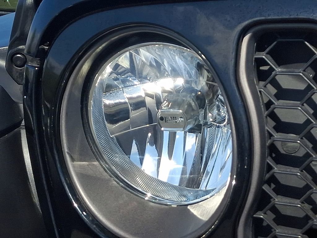 Used 2022 Jeep Gladiator Mojave AWD/4WD image 11