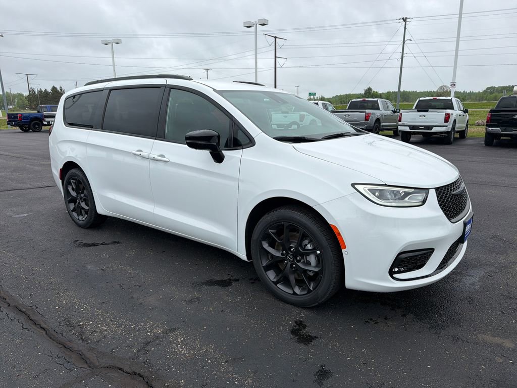 New 2026 Chrysler Pacifica Select w/ S Appearance Package AWD/4WD image 7