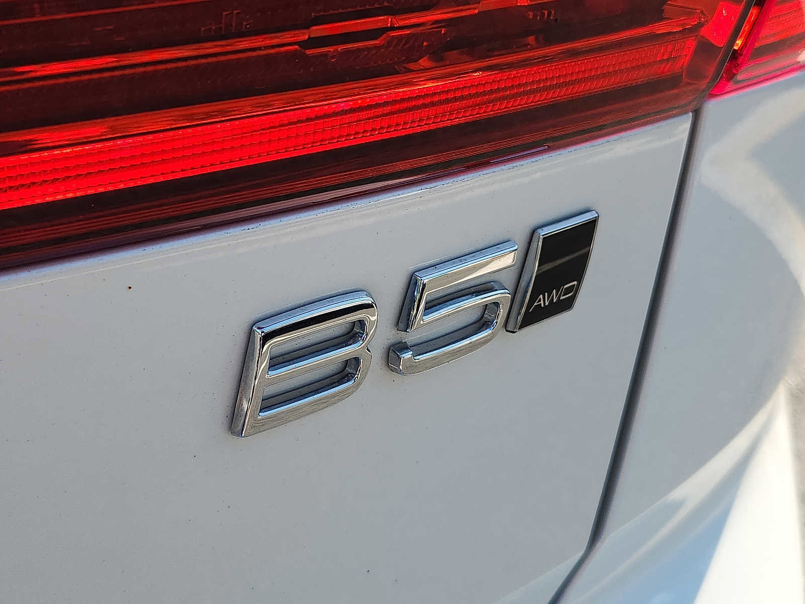 Certified 2023 Volvo XC60 B5 Ultimate AWD/4WD image 29
