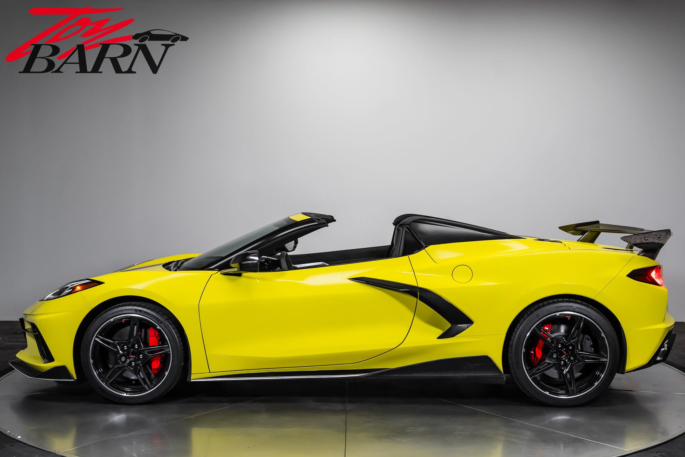 Used 2021 Chevrolet Corvette Stingray Premium Conv w/ Z51 Performance Package RWD image 2