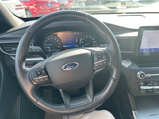 Used 2020 Ford Explorer XLT w/ Equipment Group 202A AWD/4WD image 14