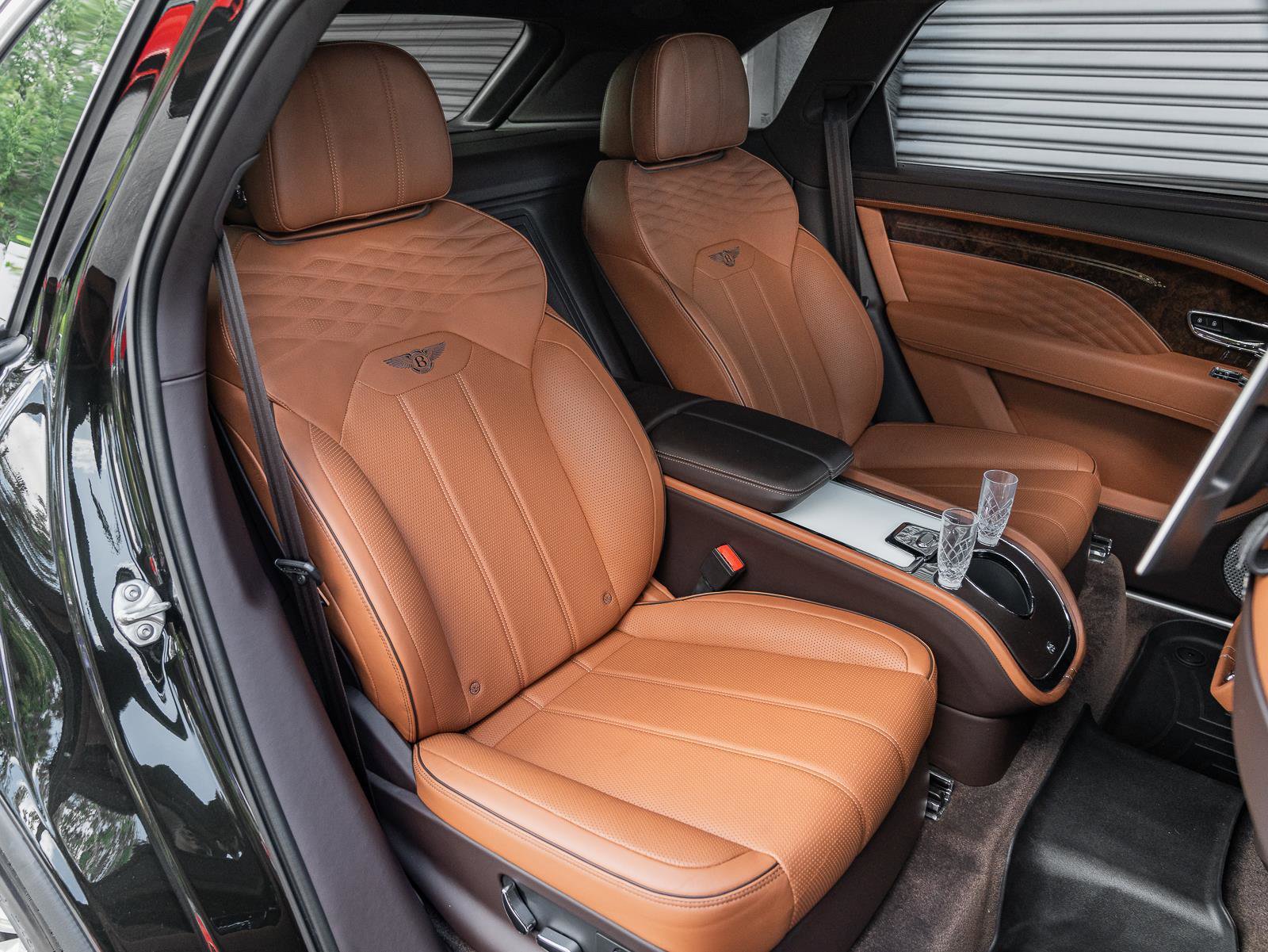 Used 2023 Bentley Bentayga Extended Wheelbase AWD/4WD image 16