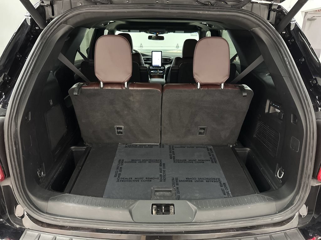 Used 2024 Ford Explorer Platinum w/ Technology Package AWD/4WD image 40