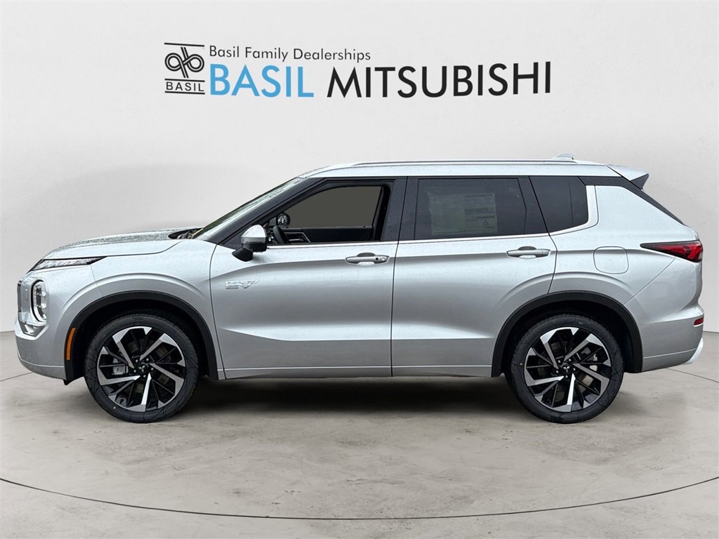 New 2025 Mitsubishi Outlander SEL image 2