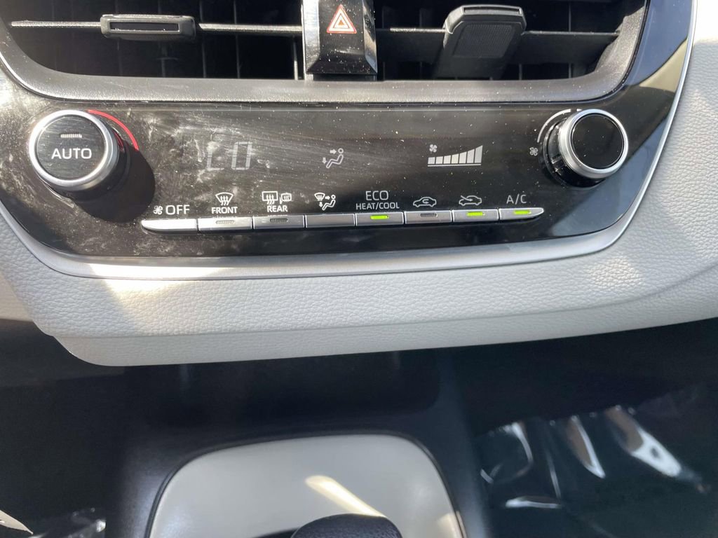 Used 2020 Toyota Corolla LE image 38