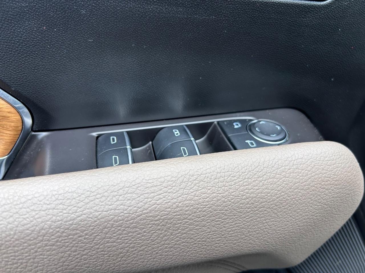 Used 2024 GMC Canyon Denali w/ LPO, Denali Black Edition image 17