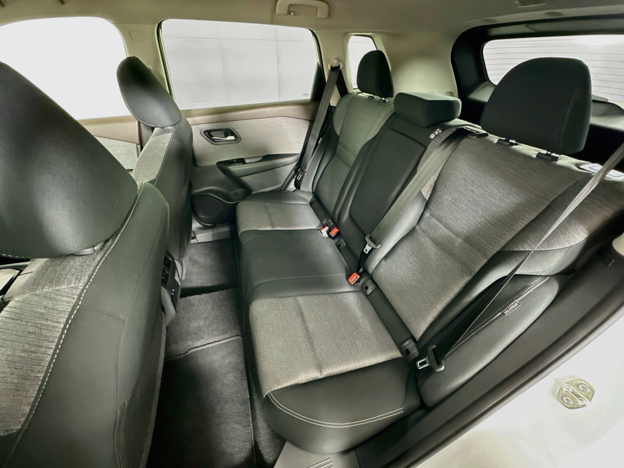 Used 2023 Nissan Rogue SV FWD image 26