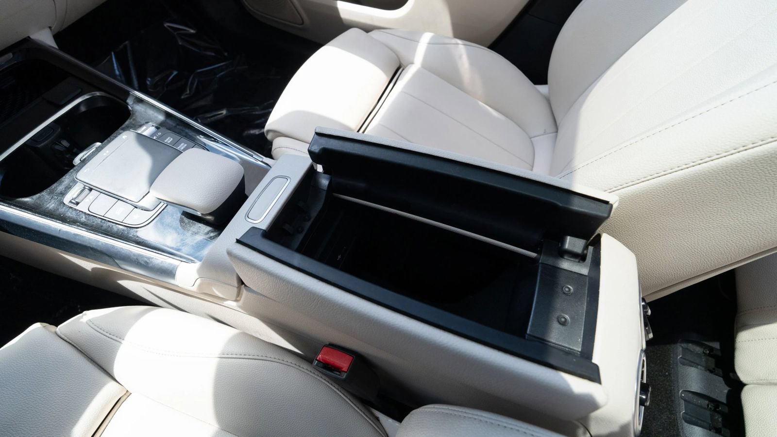 Used 2021 Mercedes-Benz GLB 250 4MATIC w/ Premium Package image 37