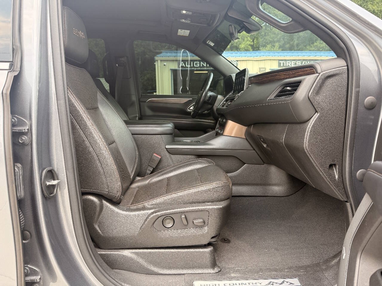 Used 2021 Chevrolet Tahoe High Country w/ Premium Package AWD/4WD image 20