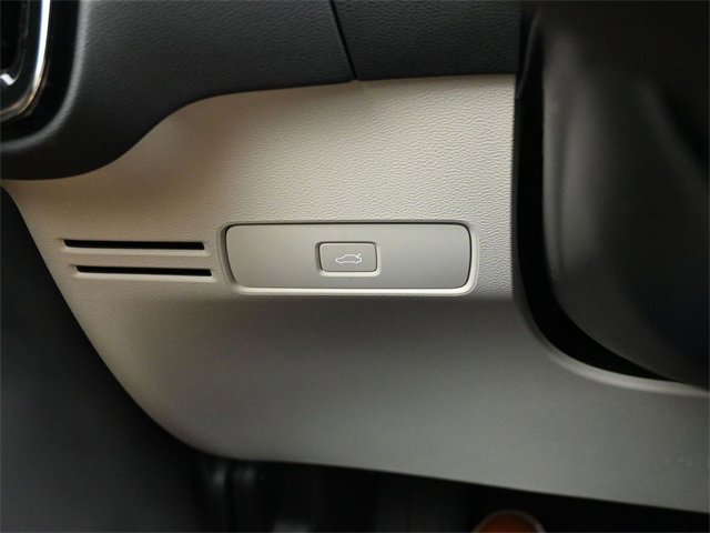 Used 2024 Volvo XC40 B5 Plus w/ Protection Package Premier image 28