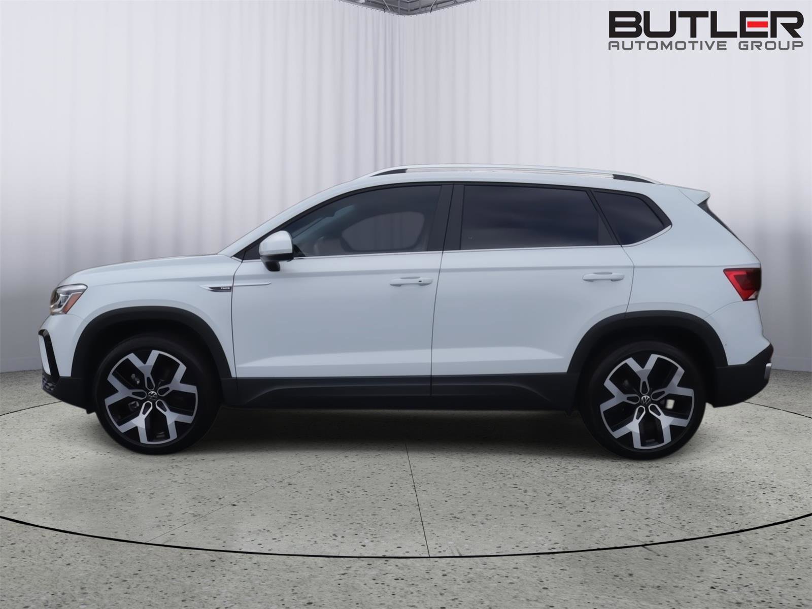 Used 2023 Volkswagen Taos SEL image 4