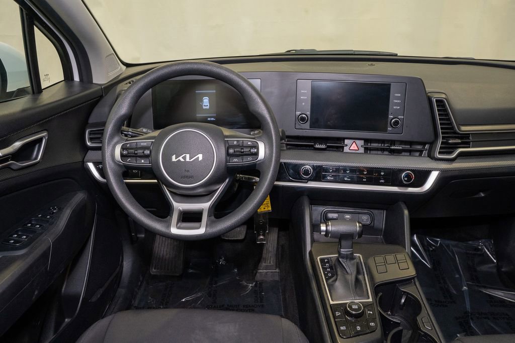 Used 2024 Kia Sportage LX image 6