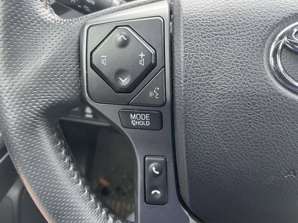 Used 2022 Toyota Tacoma TRD Sport image 32