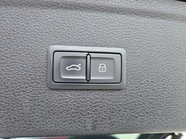 Used 2018 Audi SQ5 Premium Plus w/ Navigation Package image 11