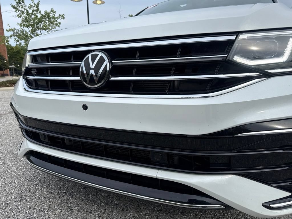 Used 2024 Volkswagen Tiguan SEL R-Line AWD/4WD image 4