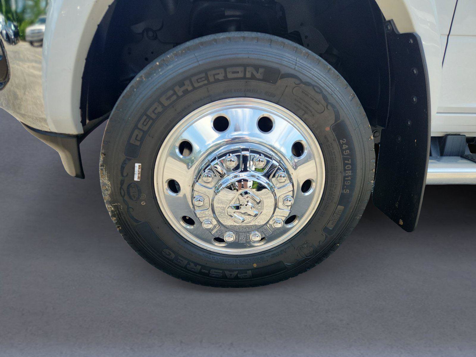 Used 2022 RAM 4500 Laramie AWD/4WD image 9
