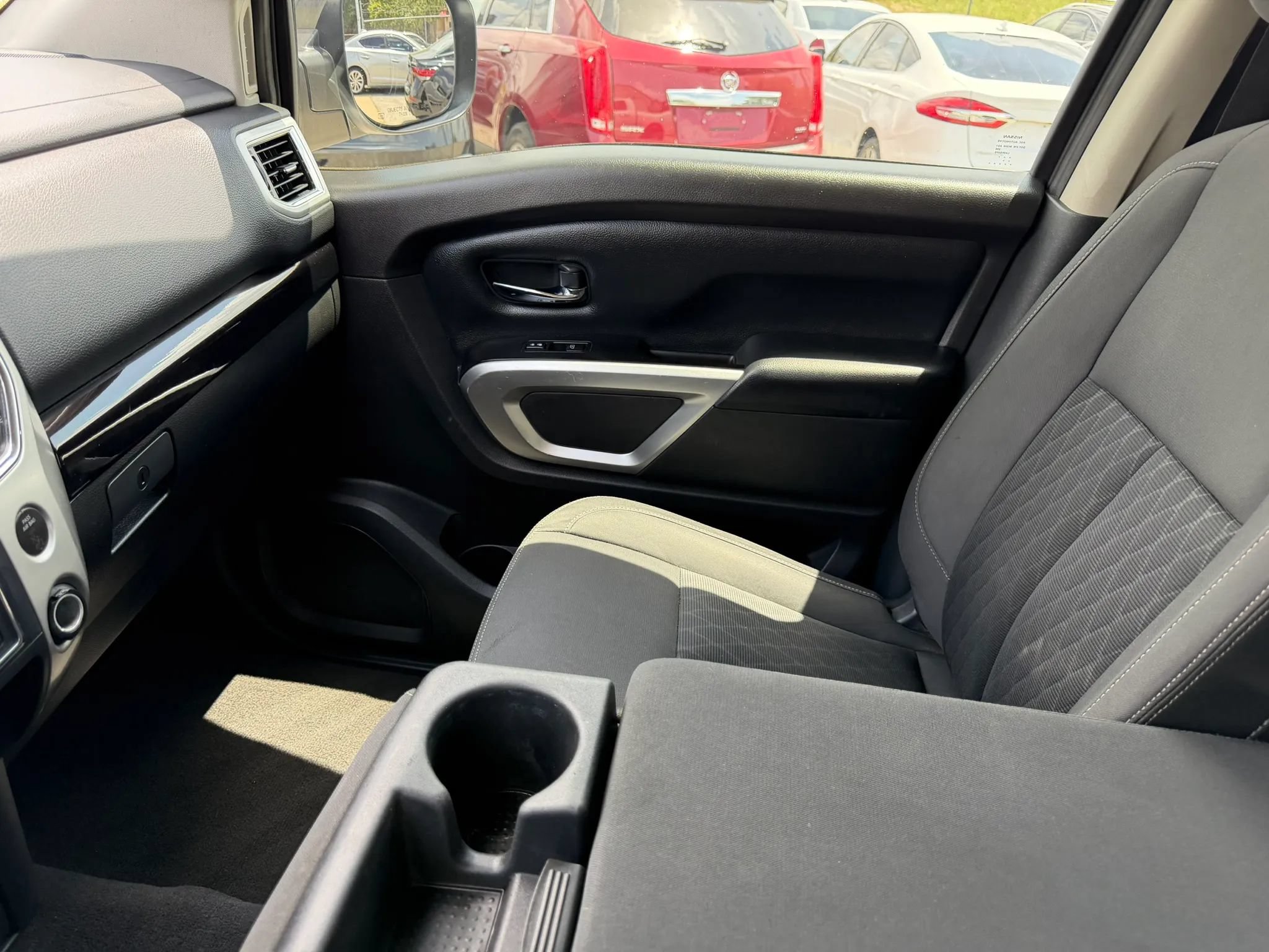 Used 2017 Nissan Titan SV RWD image 14