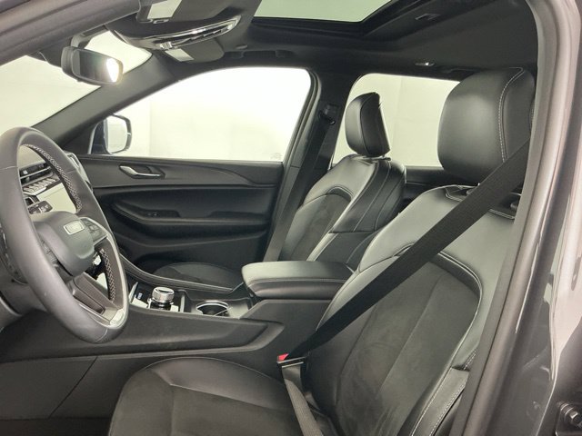Used 2024 Jeep Grand Cherokee Altitude AWD/4WD image 14