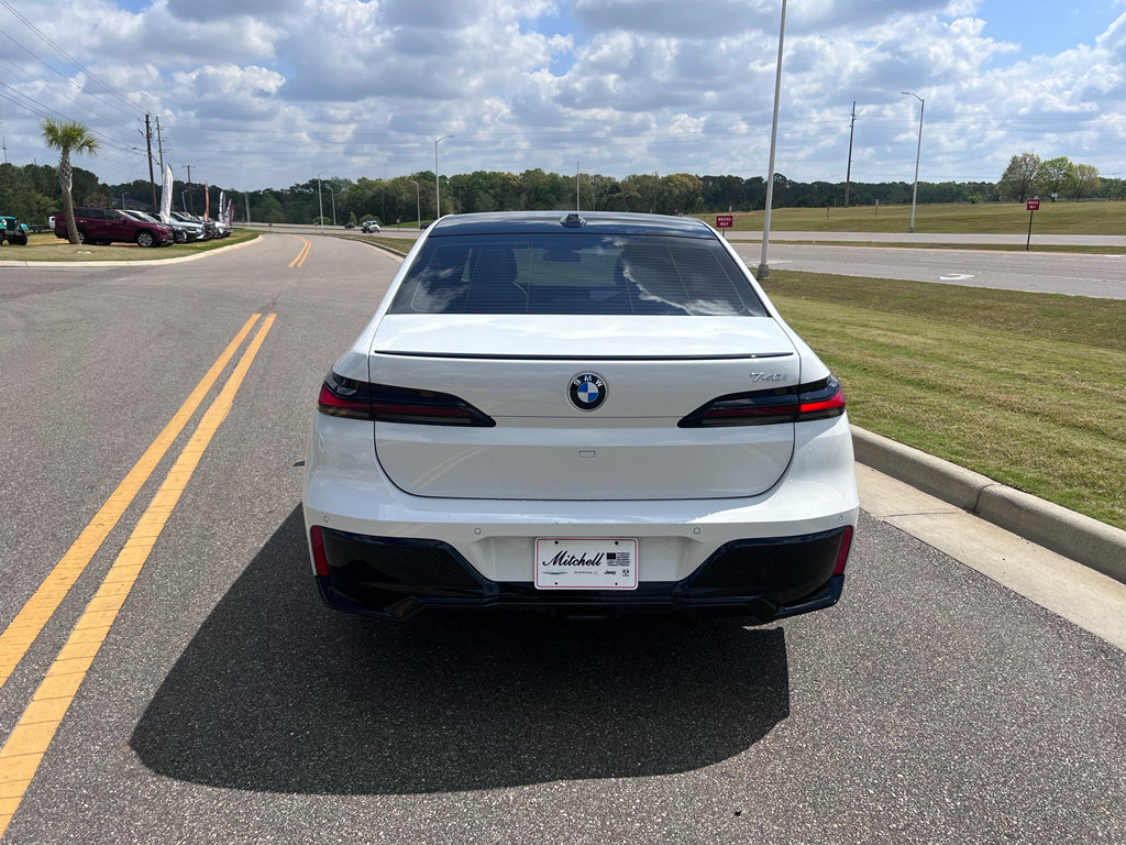 Used 2025 BMW 740i image 8