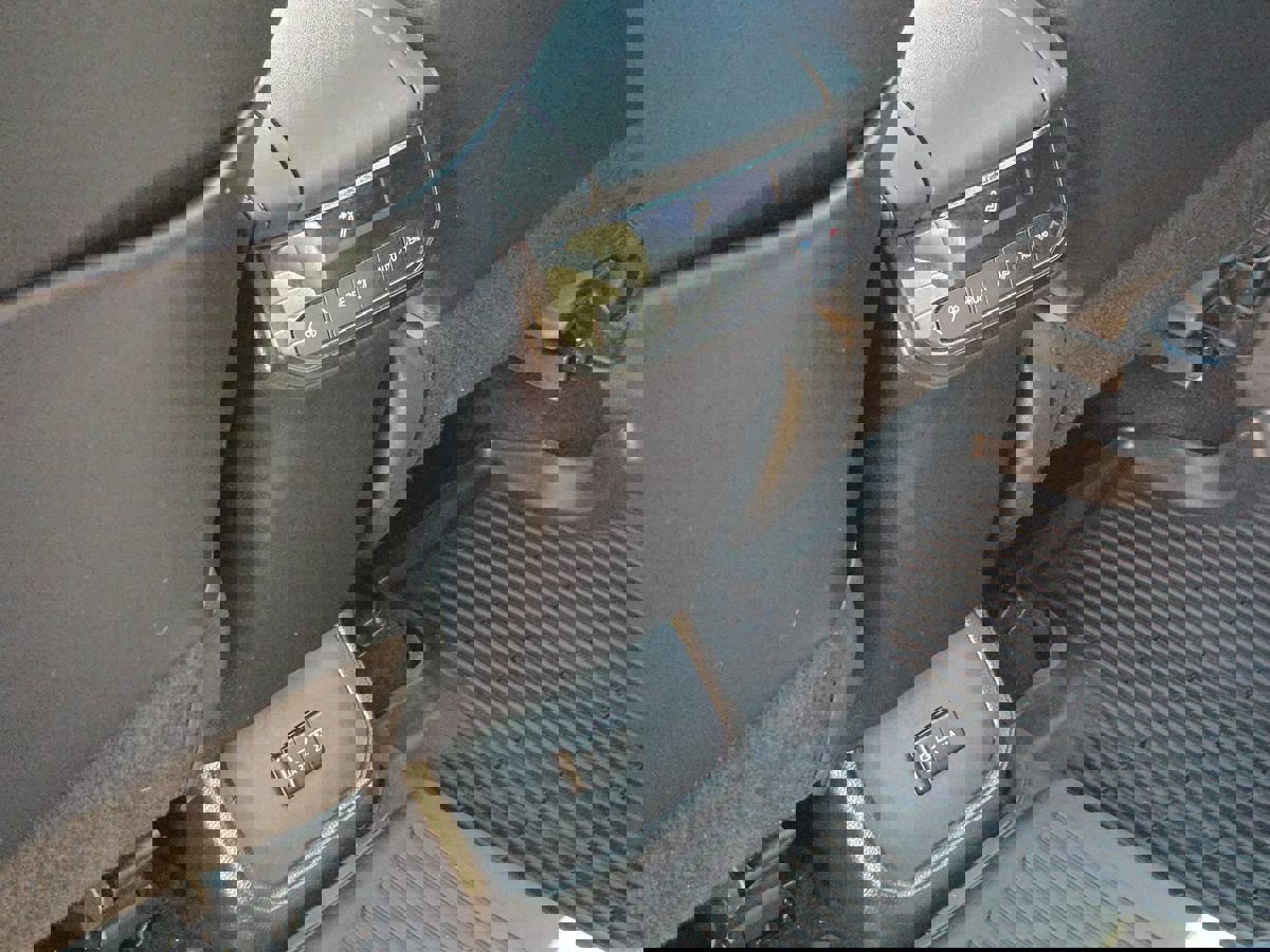 Used 2020 Toyota Highlander XLE image 28