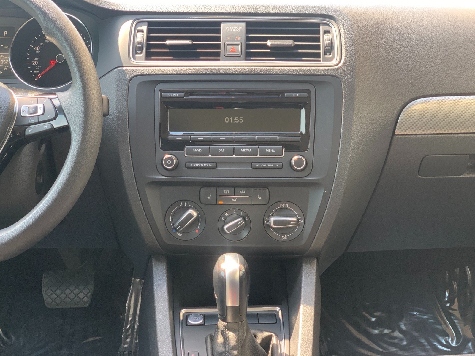 Used 2015 Volkswagen Jetta SE FWD image 27