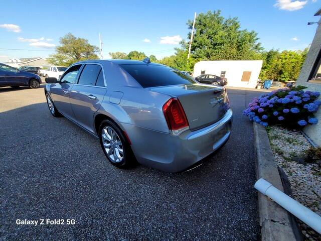 Used 2018 Chrysler 300 Limited image 5